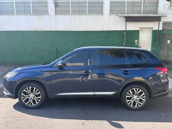 MITSUBISHI OUTLANDER 2.0 COMFORT 16V GASOLINA 4P AUTOMÁTICO MITSUBISHI OUTLANDER 2.0 COMFORT 16V GASOLINA 4P AUTOMÁTICO